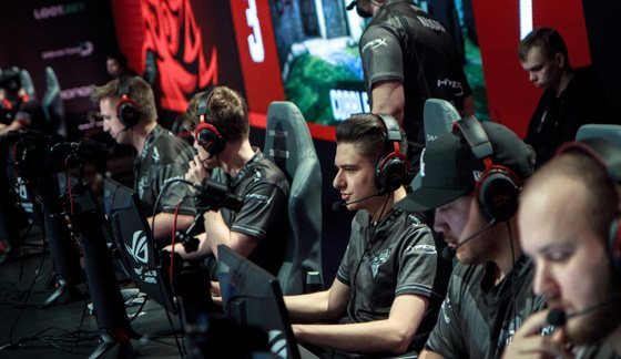 向了舆论的 向了舆论的