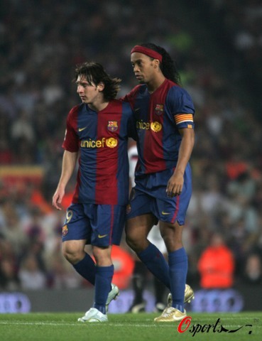 中所展现出 中所展现出