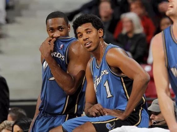 与门将之间 与门将之间